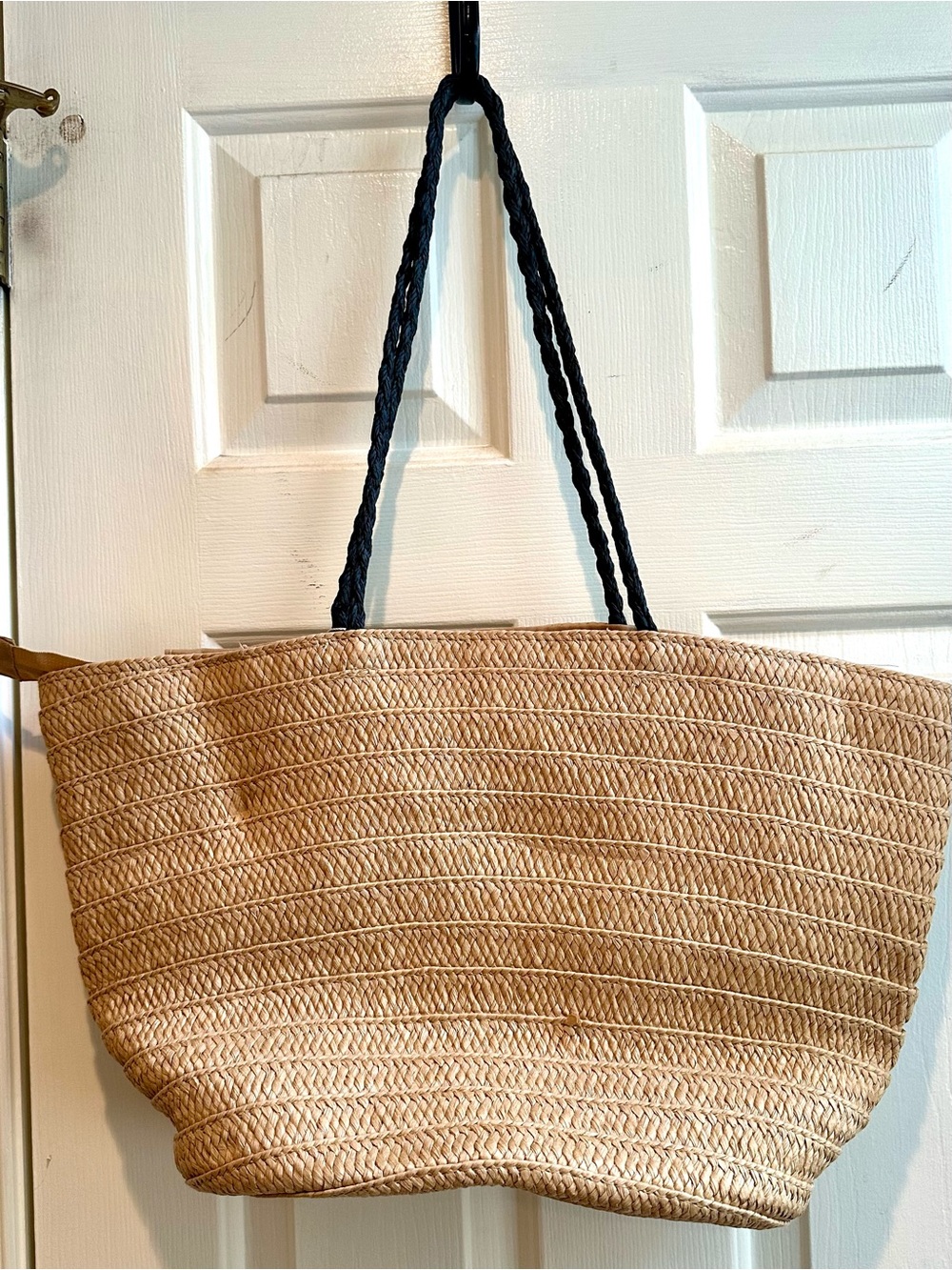 NWT Disney Straw Tote Bag with Mickey & Minnie Design - Natural/Tan-Retail $75 - Picture 5 of 6